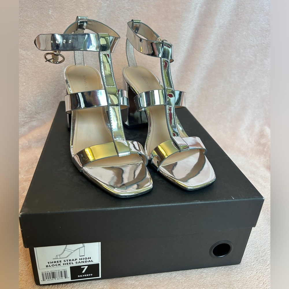 NEW Banana Republic size 7 silver block heel sandals